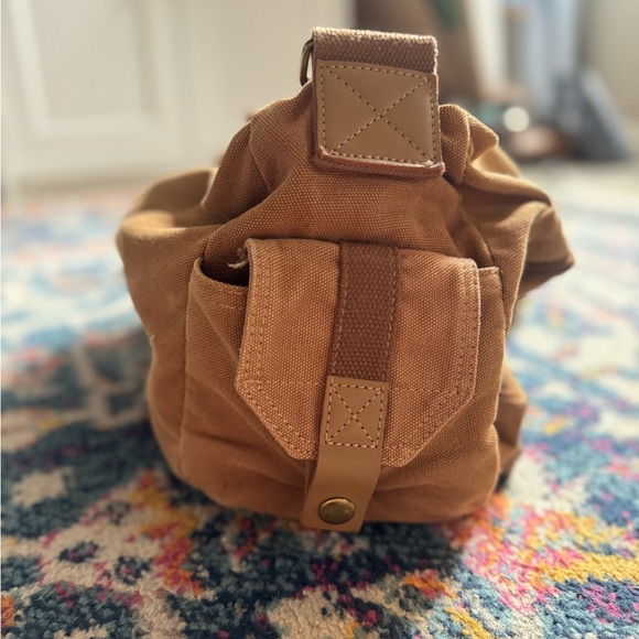 Canvas neutral messenger bag with many pockets & adjustable strap - Picture 2 of 14